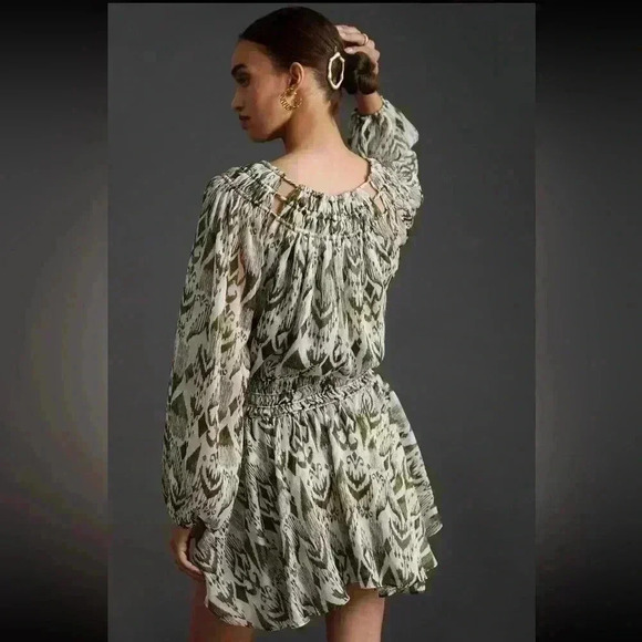 🆕 NWT MISA Los Angeles Crewneck
Printed Mini Mercy dress Size: Small - Picture 2 of 11